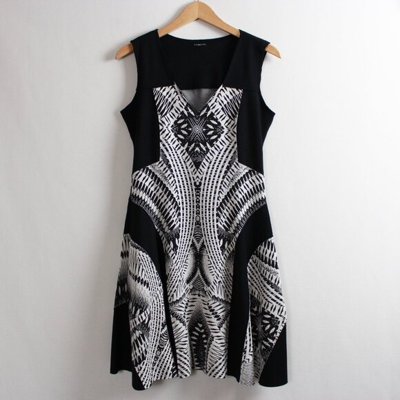 Le Lis Blanc Abstract Print Swing Dress - Picture 15 of 16